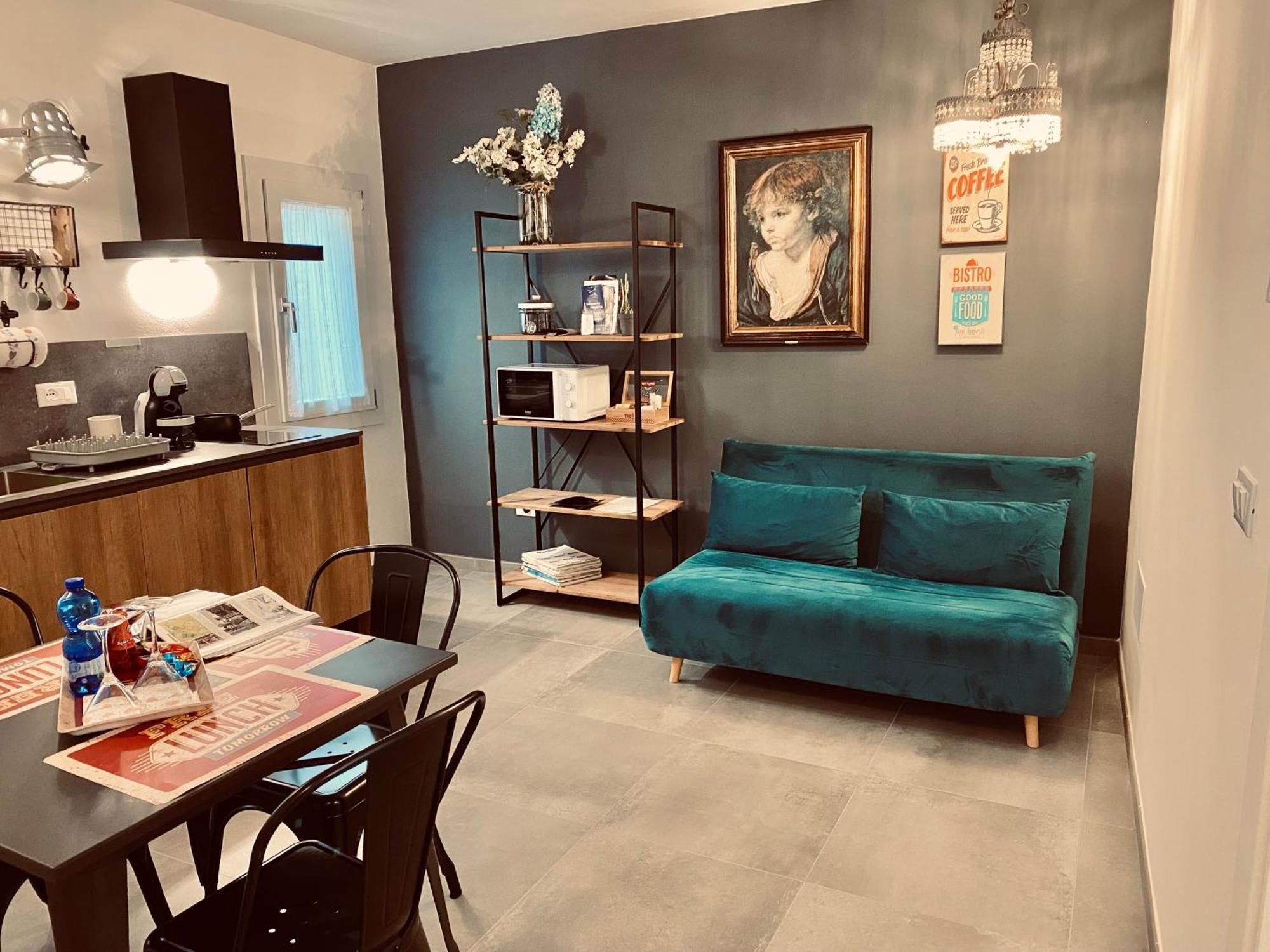 Centro Storico Industrial Apartment *